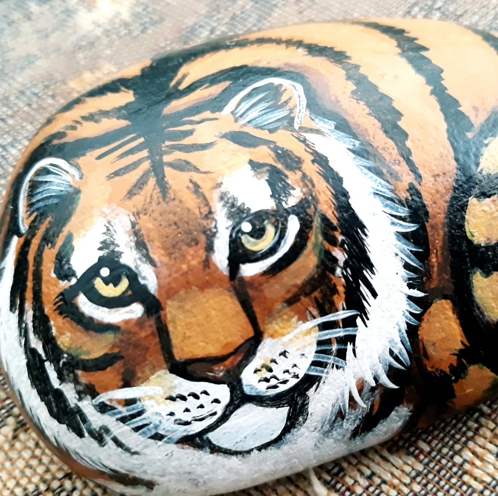 Hand Painted Tiger on Rock Signed by Artist / 3" Decorated Rock Art - Picture 7 of 12